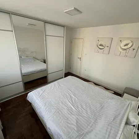 Hill Apartament *
